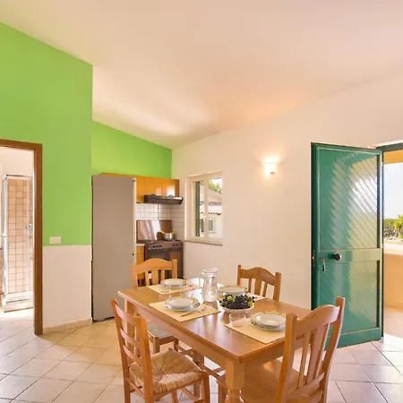 Gorgeous In With Kitchen Semesterbostad